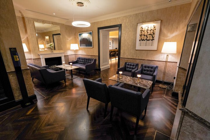 Entrance & Lobby