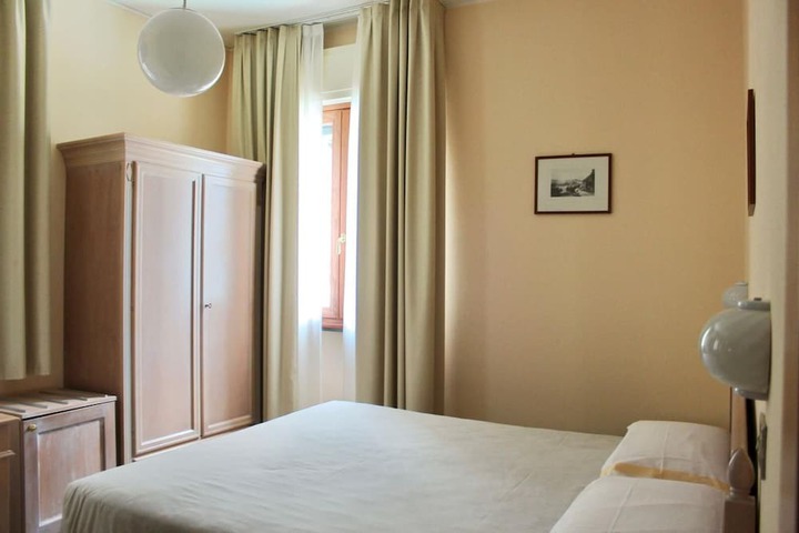 Room 9 of 41