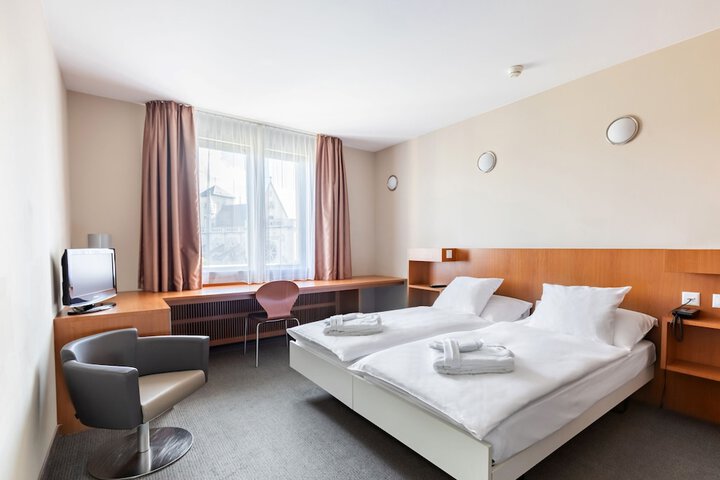 Room 17 of 41