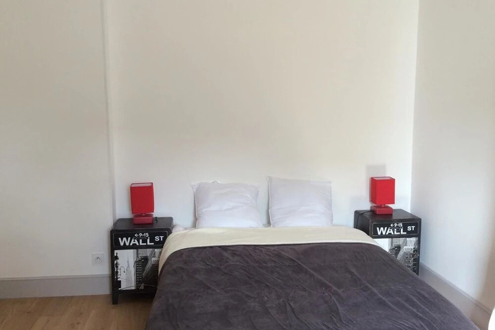 Room 2 of 10