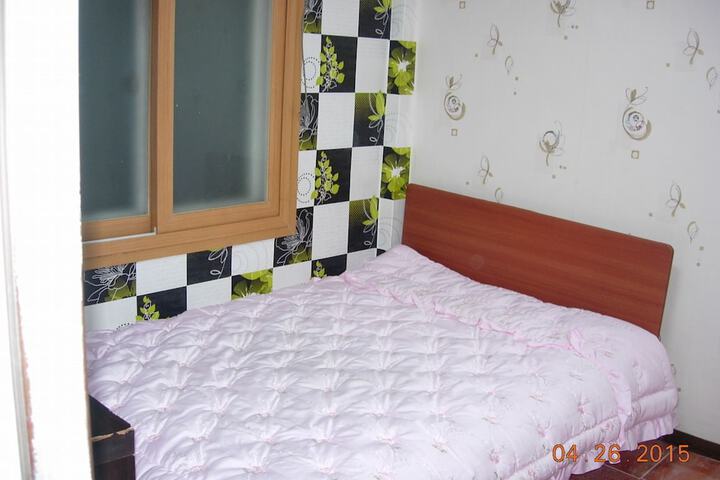 Room 6 of 13