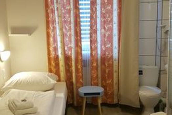 Room 15 of 20
