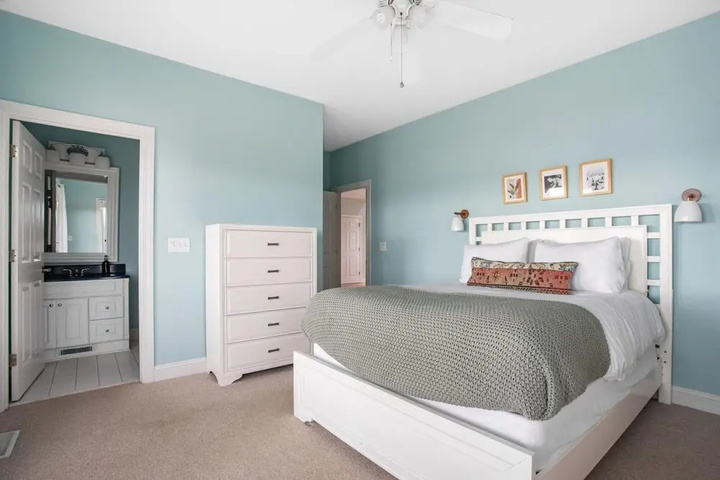 Room 2 of 17