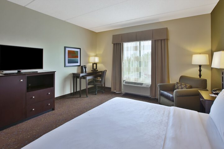 1 King Bed Accessible Communication Accessible (17 of 26)