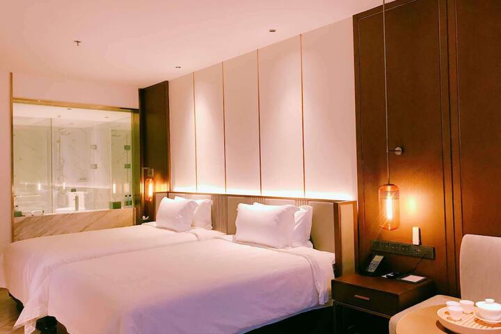 Room 7 of 51