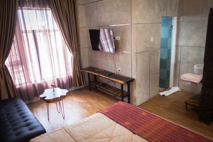 Room 8 of 37