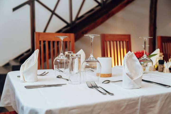 Dining 32 of 48