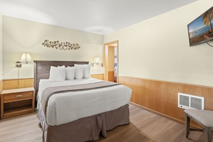 Room 6 of 298