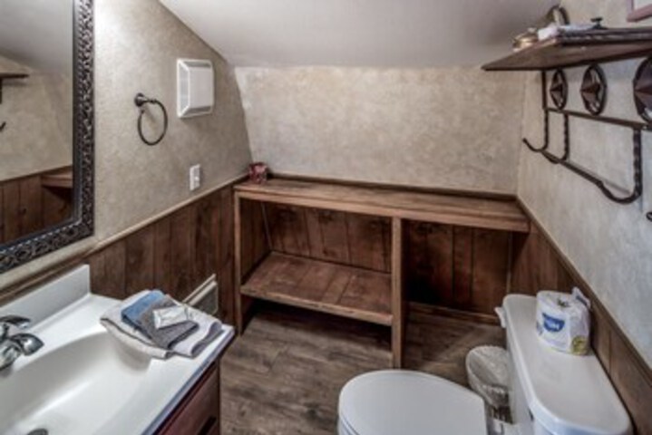 Room 6 of 25