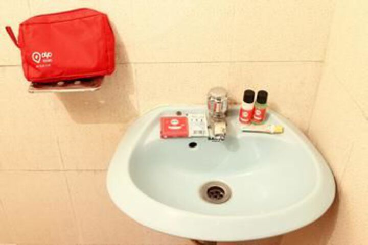 Room 2 of 10