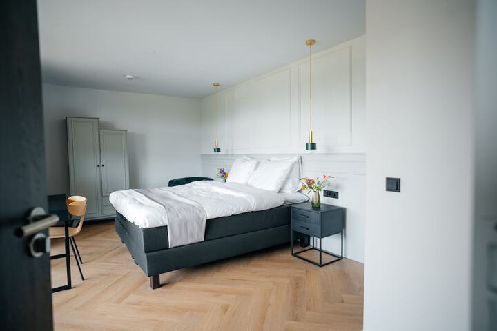 Room 7 of 27