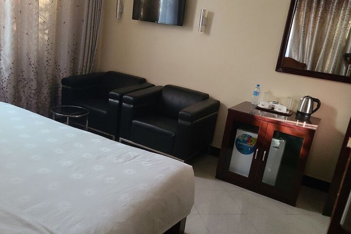 Room 3 of 16