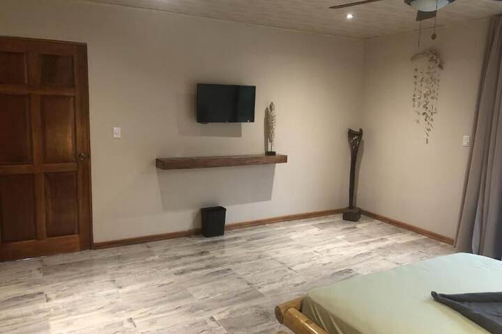 Room 8 of 25