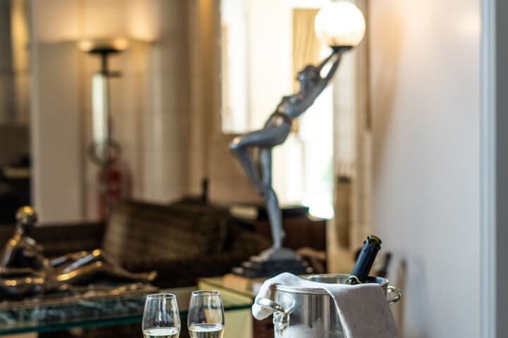 Lounge 56 of 74