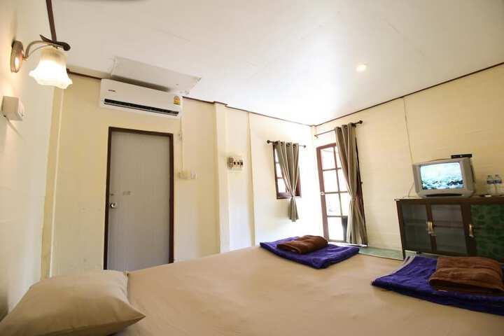 Room 5 of 33