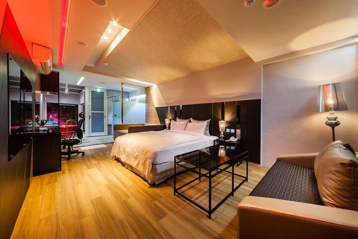 Room 4 of 39