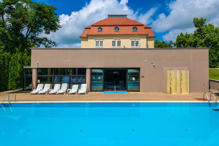Pool 62 of 115