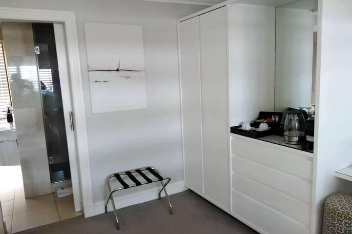 Room 16 of 80
