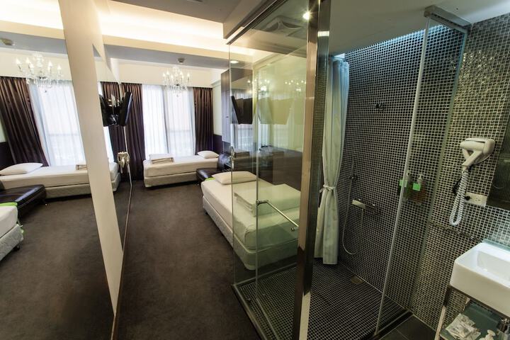 Room 16 of 85