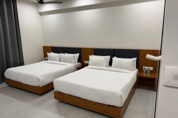 Room 9 of 12