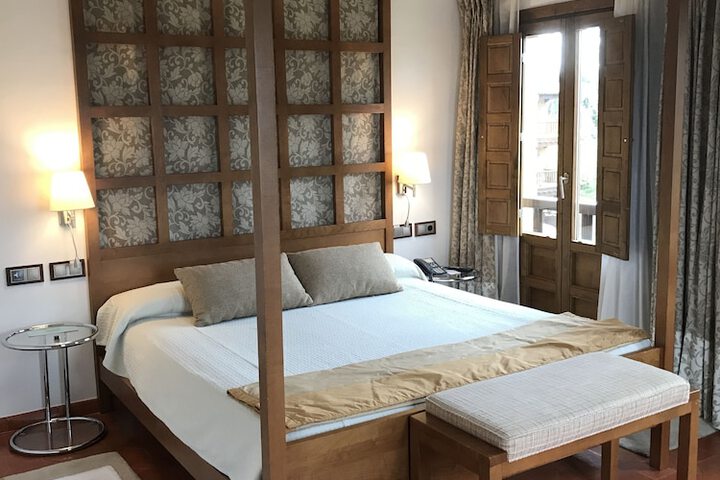 Room 7 of 82
