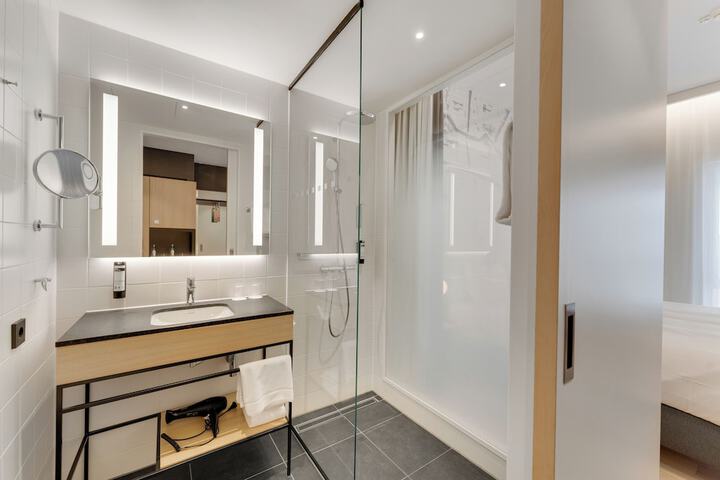 Room 15 of 17