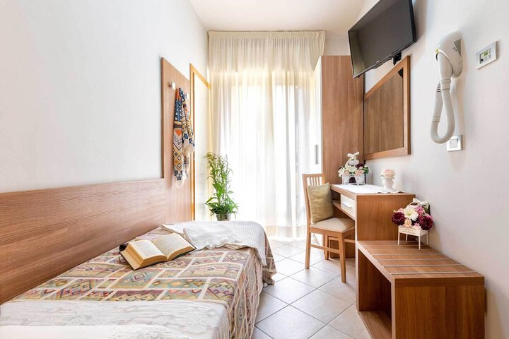 Room 3 of 13