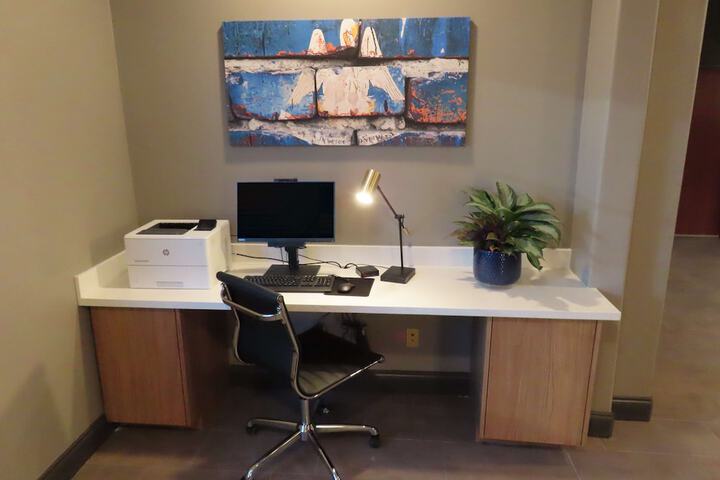 Business Center 32 of 38