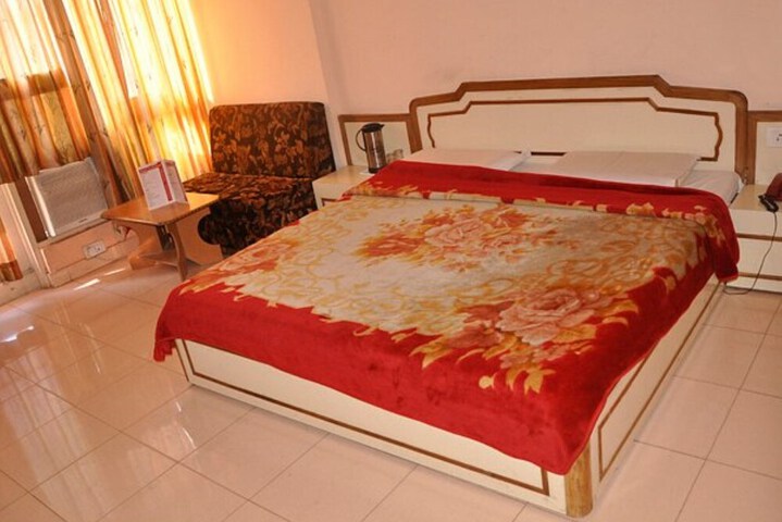 Room 4 of 13