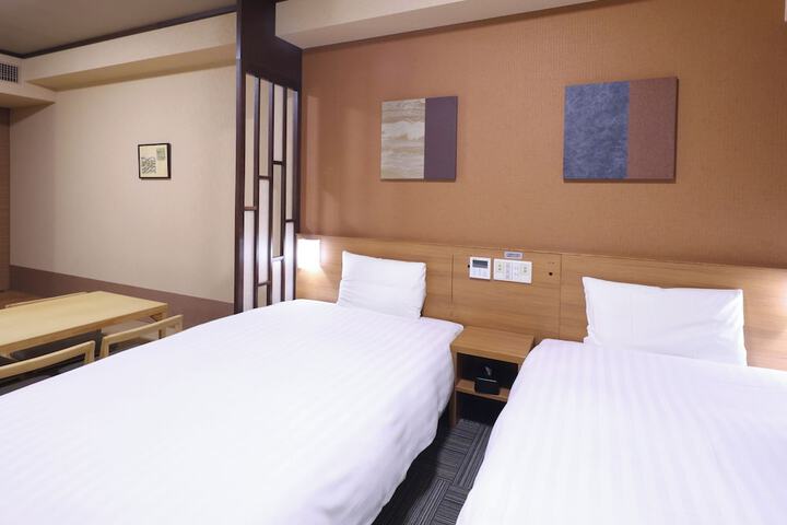 Room 6 of 51