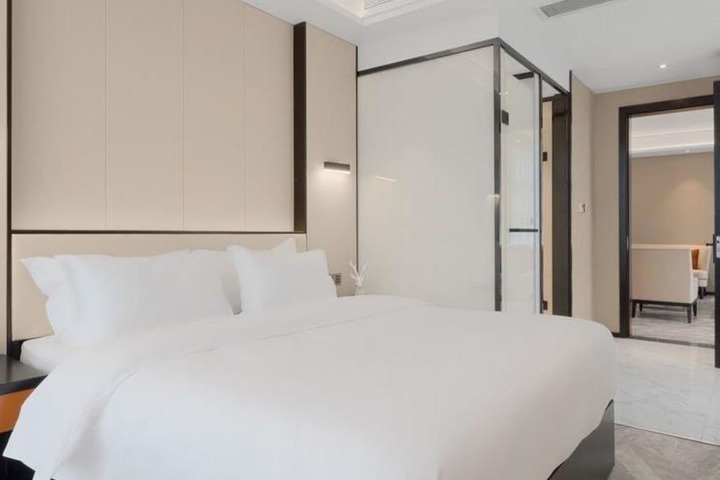 Room 8 of 34