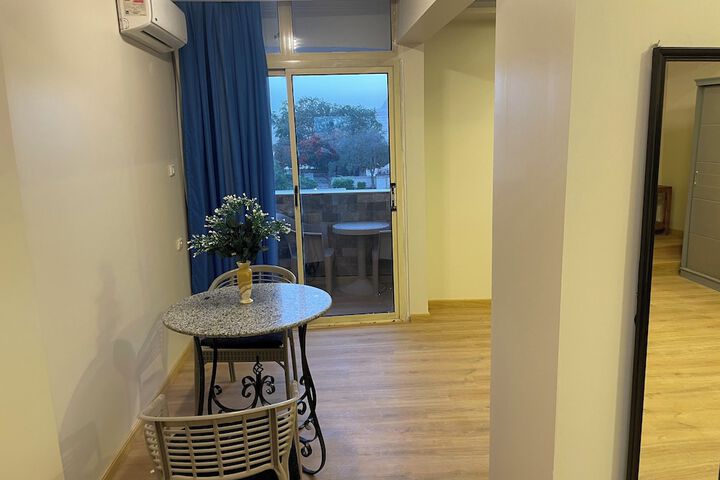 Room 14 of 196