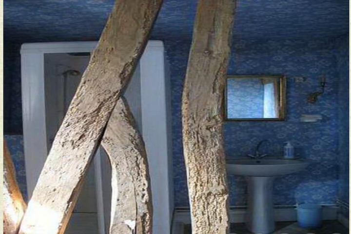 Room 4 of 7