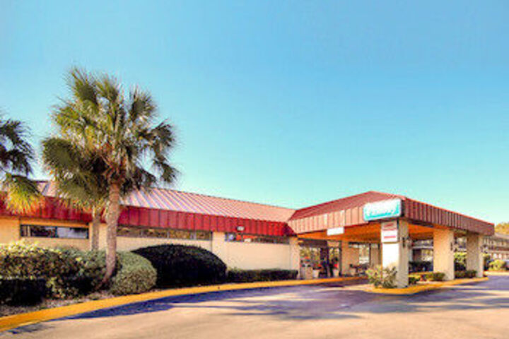 Hotel 33 of 51