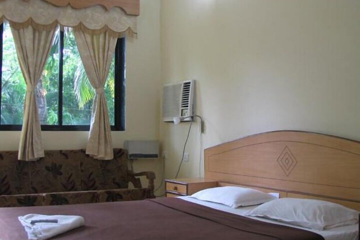 Room 8 of 32