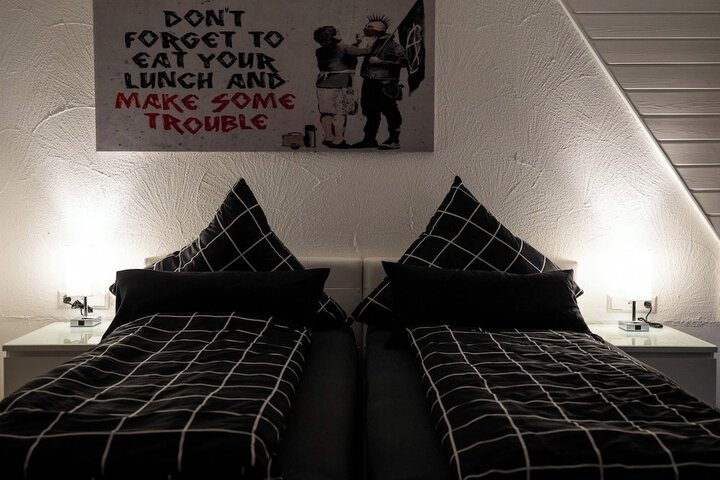 Room 14 of 22