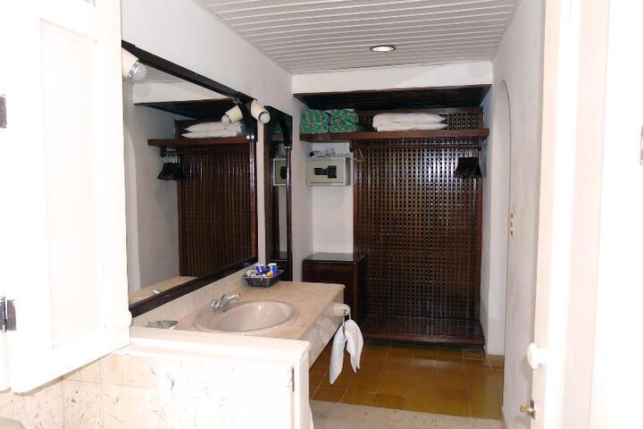 Room 9 of 9