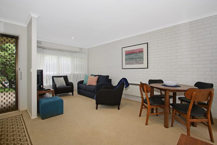 Room 8 of 18