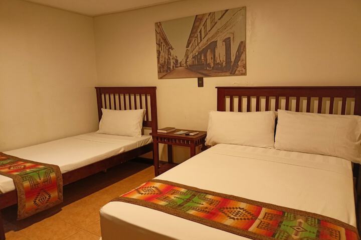 Room 11 of 25