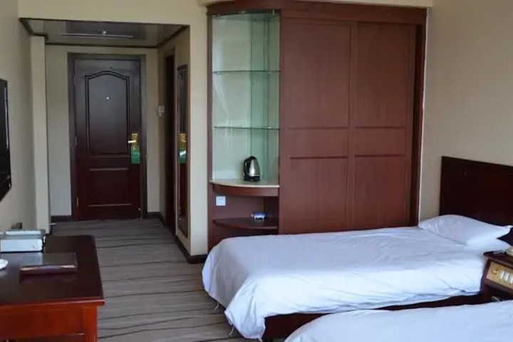 Room 6 of 17