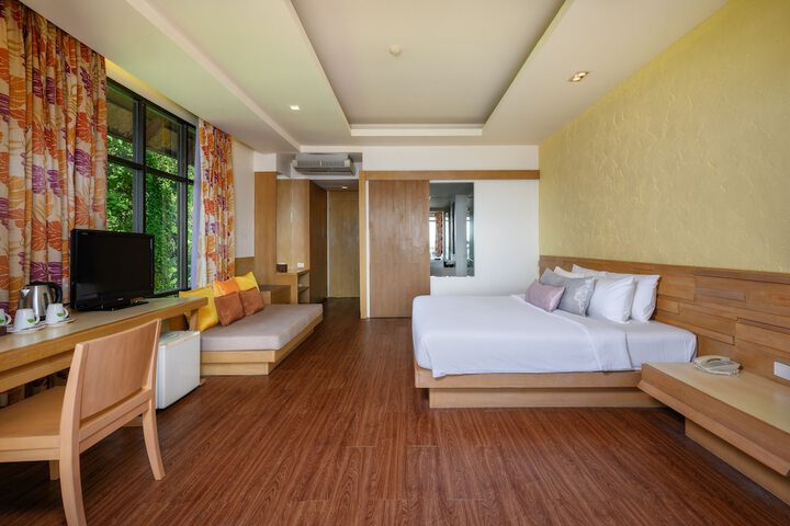 Room 4 of 38