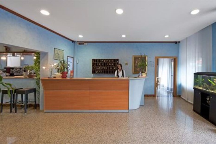 Entrance & Lobby