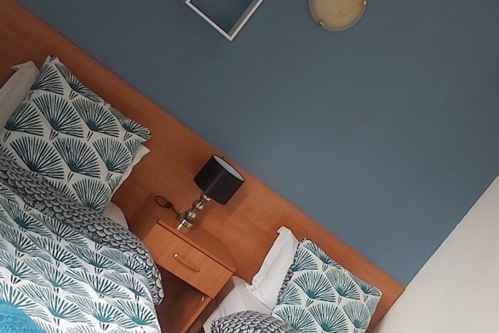Room 9 of 31