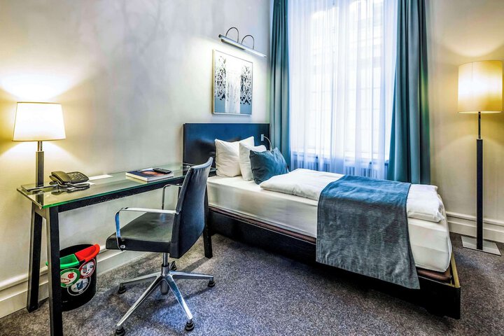 Room 7 of 60