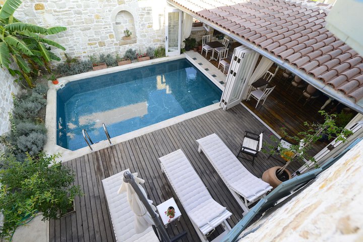 Hotel with Pool