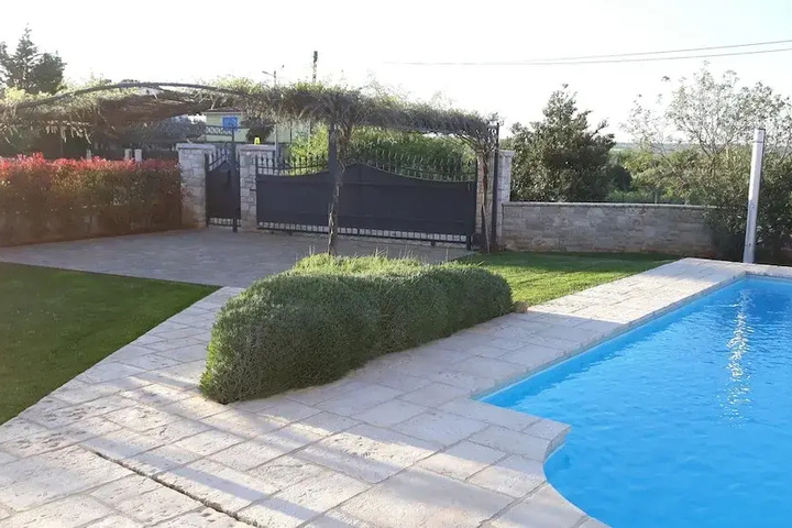 Pool 16 of 23