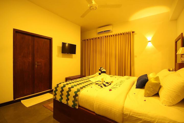 Room 5 of 76