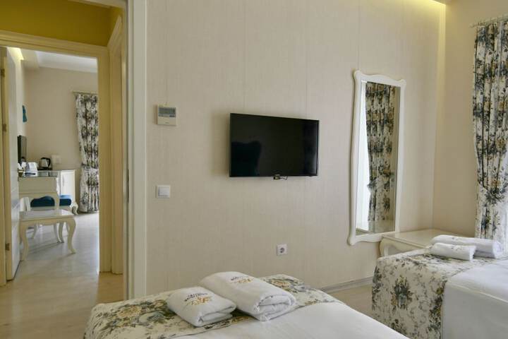 Room 25 of 106