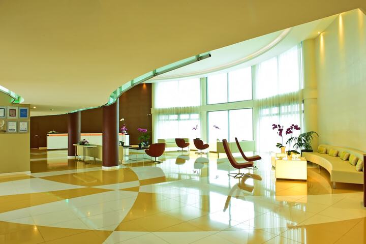 Entrance & Lobby
