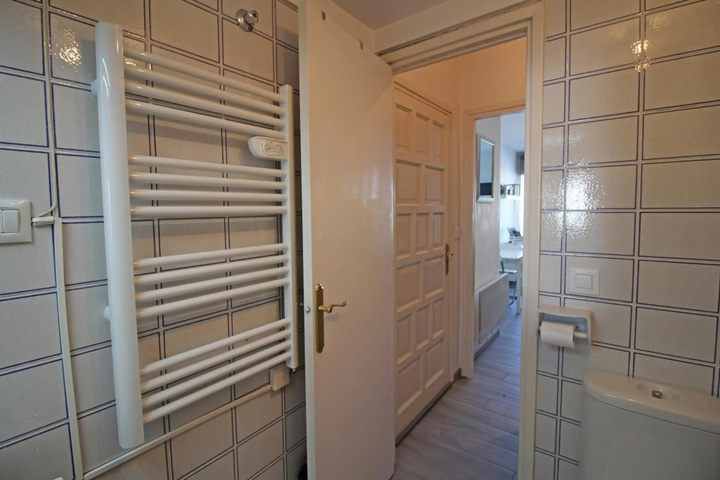 Room 9 of 20